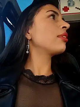 Astrid-- online show from November 18, 2025, 7:39 pm