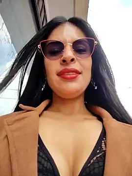 Snapshot of Astrid-- chatting on December 22, 2025, 7:58 pm Astrid-- online show from December 22, 2025, 7:58 pm