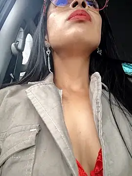 Snapshot of Astrid-- chatting on January 5, 2026, 7:39 pm Astrid-- online show from January 5, 2026, 7:39 pm