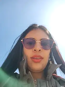 Snapshot of Astrid-- chatting on February 5, 2026, 2:57 pm Astrid-- online show from February 5, 2026, 2:57 pm