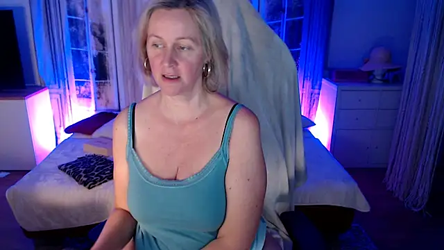 MarleneBloem online show from November 13, 2025, 4:00 pm