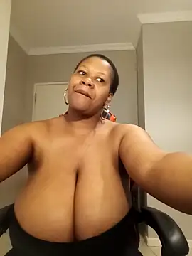 Snapshot of bustylisa1983 chatting on November 22, 2025, 3:38 am bustylisa1983 online show from November 22, 2025, 3:38 am