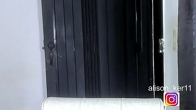 alison-ker3 online show from December 19, 2025, 9:33 am