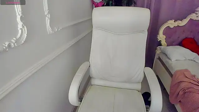 Snapshot of Lily_Marlin chatting on June 5, 2026, 2:49 am Lily Marlin online show from June 5, 2026, 2:49 am