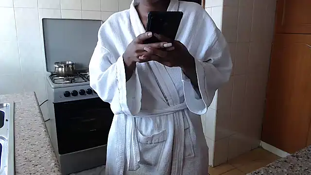 Snapshot of CurvyGlass chatting on February 17, 2026, 8:22 am CurvyGlass online show from February 17, 2026, 8:22 am