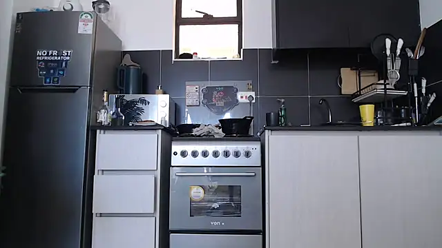 Snapshot of CurvyGlass chatting on January 14, 2026, 11:58 am CurvyGlass online show from January 14, 2026, 11:58 am