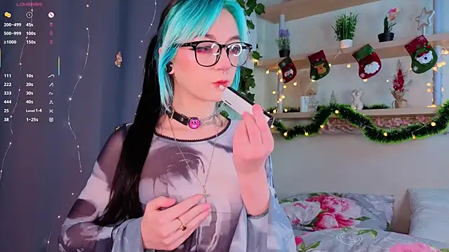 Snapshot of TristaRoht chatting on December 19, 2025, 3:03 pm TristaRoht online show from December 19, 2025, 3:03 pm