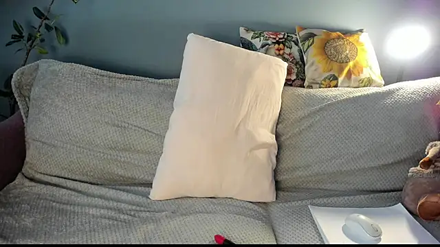 missbenz online show from February 20, 2026, 9:33 am