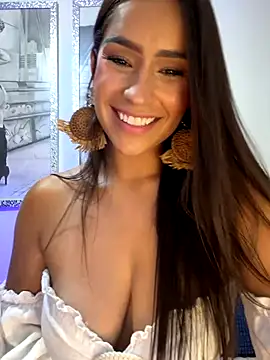 Mau White online show from November 10, 2025, 10:26 pm