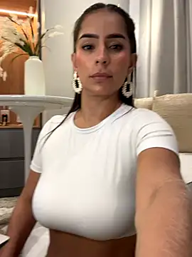 Mau White online show from December 4, 2025, 9:25 pm