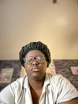 Yagurl  west online show from November 21, 2025, 1:04 am