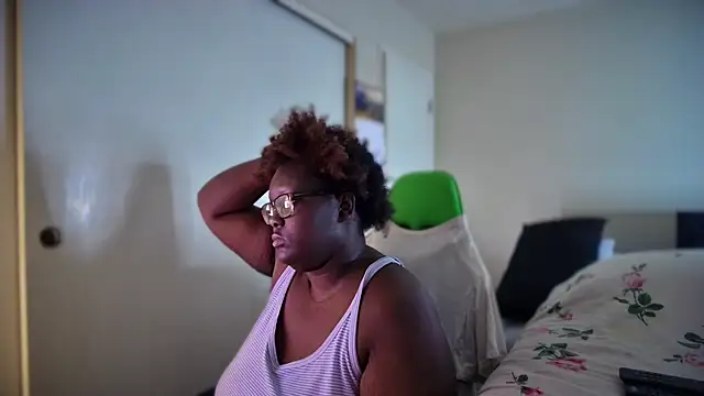 Yagurl  west online show from February 7, 2026, 4:20 am