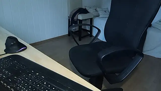 Snapshot of Rainfish chatting on October 17, 2025, 6:06 am Rainfish online show from October 17, 2025, 6:06 am