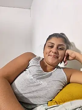 AlyDenalioficial online show from April 24, 2026, 3:58 pm