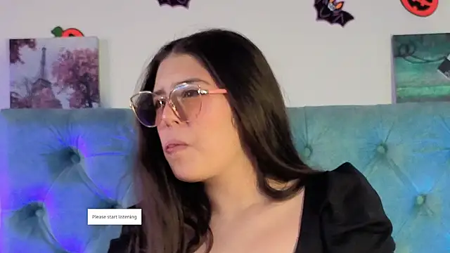 Paola Lyon  online show from November 7, 2025, 12:53 pm