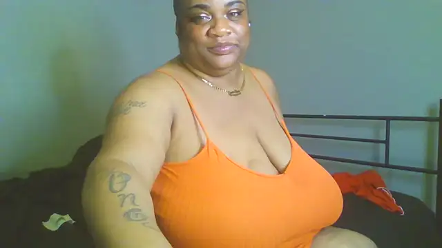 Snapshot of NaughtyHottieBBW chatting on June 23, 2026, 4:21 am NaughtyHottieBBW online show from June 23, 2026, 4:21 am