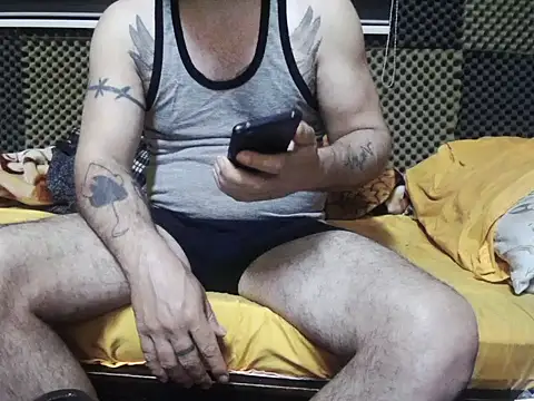 Snapshot of Arabeyes chatting on October 28, 2025, 2:12 am Arabeyes online show from October 28, 2025, 2:12 am