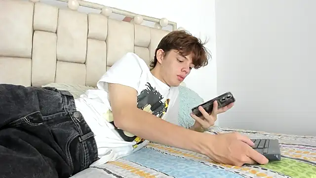 daniel hot03 online show from October 25, 2025, 1:34 pm