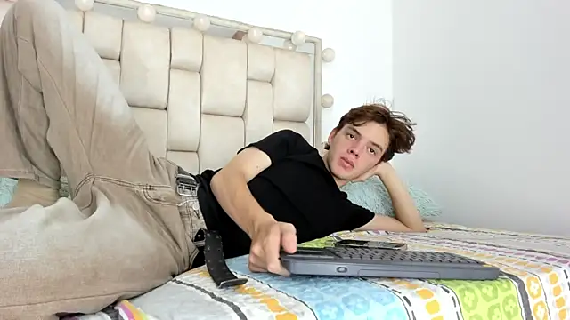 daniel hot03 online show from October 21, 2025, 5:34 pm