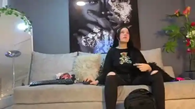 nadescomthxx online show from December 14, 2025, 7:08 pm