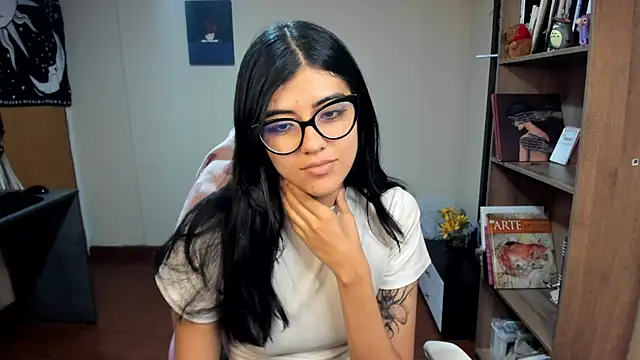 valerie  skyy online show from February 26, 2025, 2:52 am