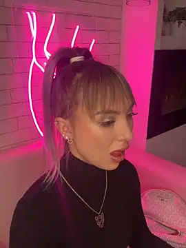 Snapshot of MiaMinx chatting on January 13, 2025, 5:01 am MiaMinx online show from January 13, 2025, 5:01 am