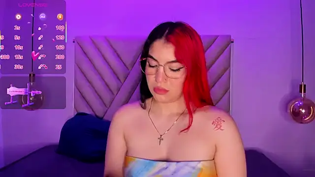 EmmaSwift  online show from October 13, 2025, 2:57 am