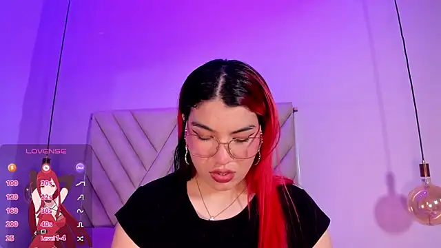 Snapshot of EmmaSwift_ chatting on May 27, 2026, 12:09 am EmmaSwift online show from May 27, 2026, 12:09 am