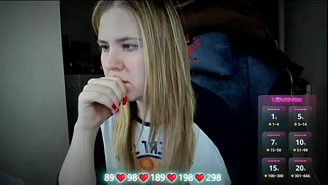 Snapshot of Olivia_Munk chatting on November 22, 2025, 4:00 am Olivia Munk online show from November 22, 2025, 4:00 am