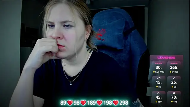 Snapshot of Olivia_Munk chatting on November 9, 2025, 4:16 am Olivia Munk online show from November 9, 2025, 4:16 am