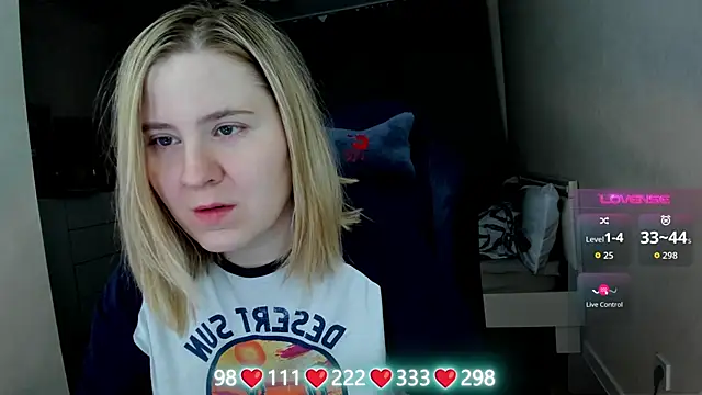 Olivia Munk online show from April 12, 2026, 4:16 am