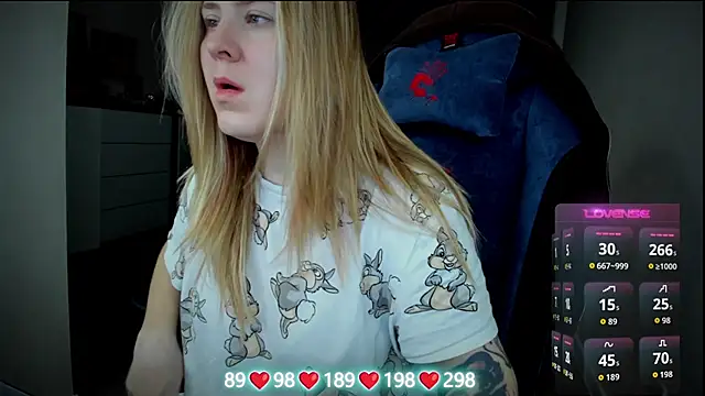 Snapshot of Olivia_Munk chatting on November 16, 2025, 4:50 am Olivia Munk online show from November 16, 2025, 4:50 am