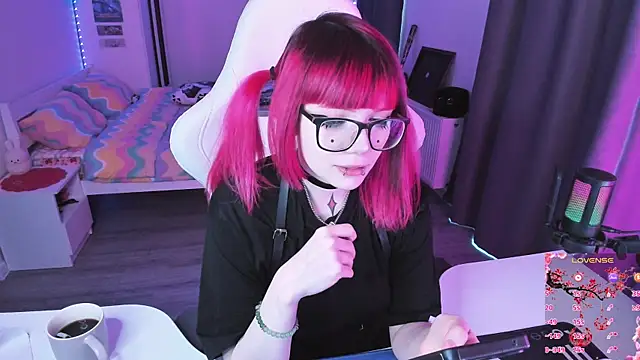 Yumi Youkai online show from April 14, 2026, 12:54 pm