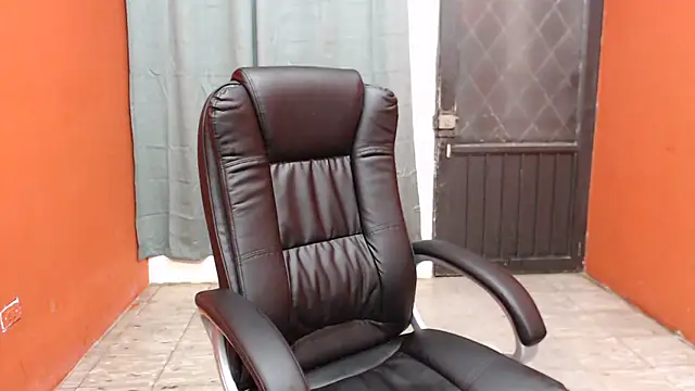 Snapshot of LAURA_CRAIZY chatting on February 14, 2025, 1:34 am LAURA CRAIZY online show from February 14, 2025, 1:34 am
