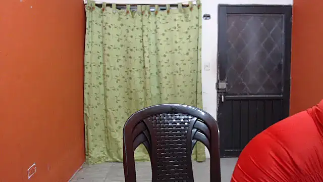 Snapshot of LAURA_CRAIZY chatting on January 7, 2025, 5:01 am LAURA CRAIZY online show from January 7, 2025, 5:01 am