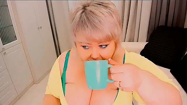 Snapshot of BIGTITSBBW chatting on January 17, 2026, 4:54 pm BIGTITSBBW online show from January 17, 2026, 4:54 pm