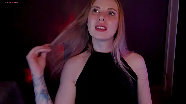 Snapshot of Aqualen chatting on November 12, 2025, 8:23 pm Aqualen online show from November 12, 2025, 8:23 pm