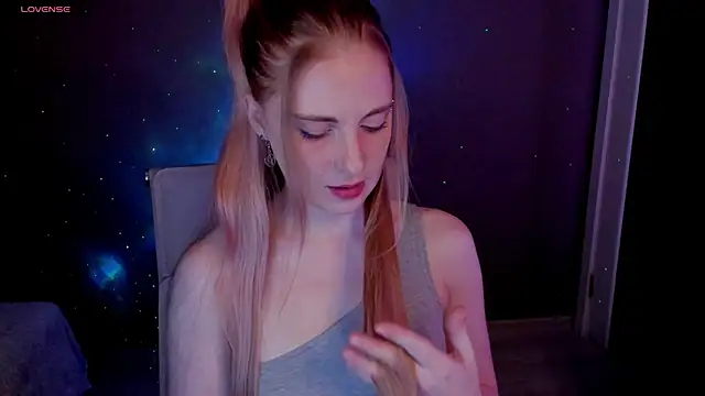 Snapshot of Aqualen chatting on November 14, 2025, 5:49 pm Aqualen online show from November 14, 2025, 5:49 pm