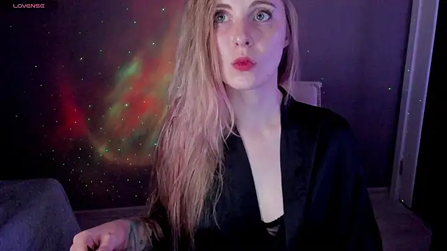 Snapshot of Aqualen chatting on November 9, 2025, 6:56 pm Aqualen online show from November 9, 2025, 6:56 pm