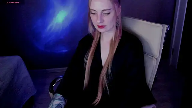 Snapshot of Aqualen chatting on November 10, 2025, 7:19 pm Aqualen online show from November 10, 2025, 7:19 pm