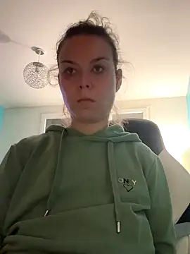 BabyNila online show from October 17, 2025, 7:48 pm