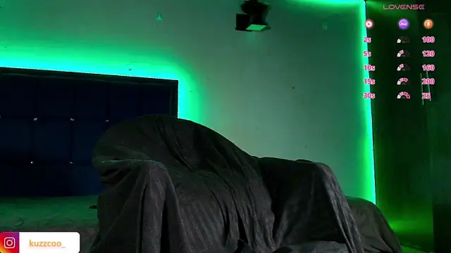 kuzzcoo online show from December 13, 2025, 8:04 pm