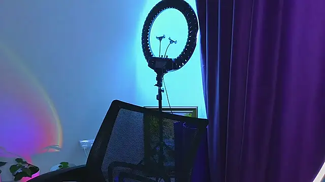 Snapshot of _comefeelme_ chatting on November 29, 2025, 2:39 pm comefeelme online show from November 29, 2025, 2:39 pm