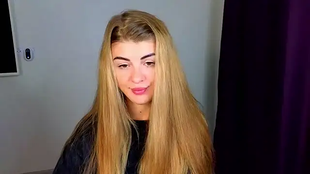 Snapshot of _comefeelme_ chatting on October 15, 2025, 5:50 am comefeelme online show from October 15, 2025, 5:50 am