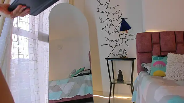 Snapshot of SunnyLeonz chatting on December 22, 2025, 10:43 pm SunnyLeonz online show from December 22, 2025, 10:43 pm