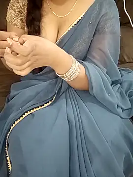 Snapshot of Mounika25 chatting on November 12, 2025, 8:40 am Mounika25 online show from November 12, 2025, 8:40 am