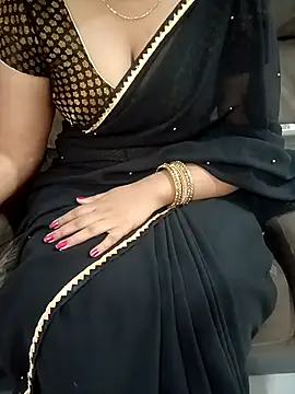 Snapshot of Mounika25 chatting on November 17, 2025, 6:17 am Mounika25 online show from November 17, 2025, 6:17 am