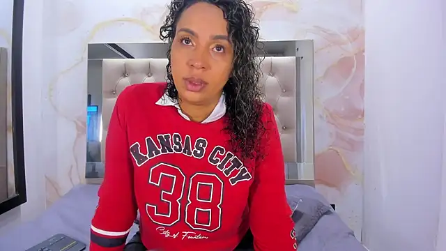 Snapshot of ainaah_ chatting on December 17, 2025, 12:10 pm ainaah online show from December 17, 2025, 12:10 pm