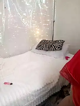 MaggieMoonxxx online show from March 17, 2025, 7:46 am