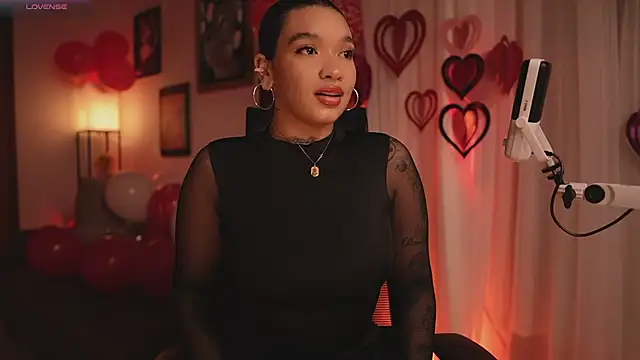 HannahW  online show from February 14, 2026, 9:59 pm